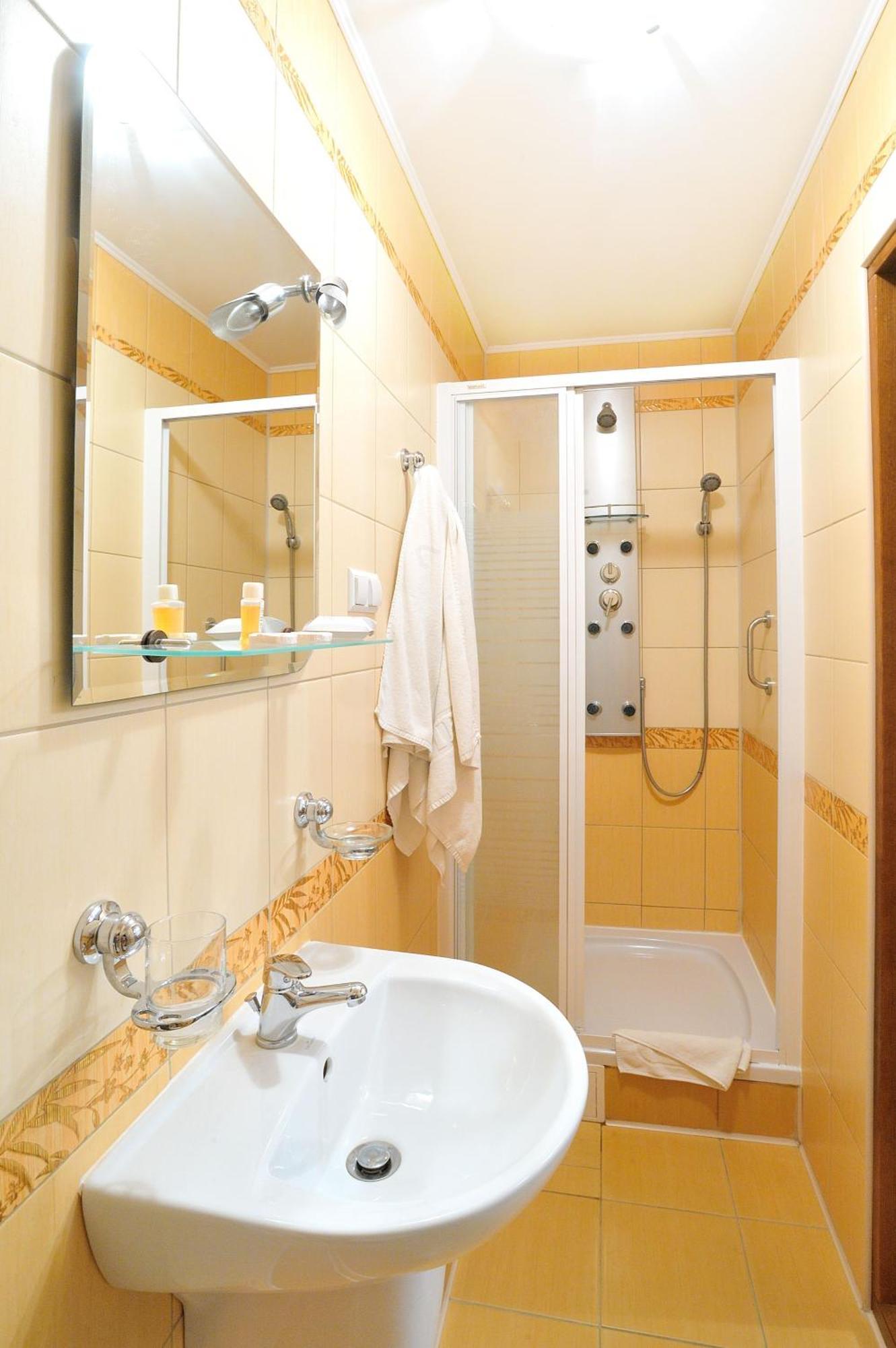Hotel Restauracja Twist Кросно Экстерьер фото