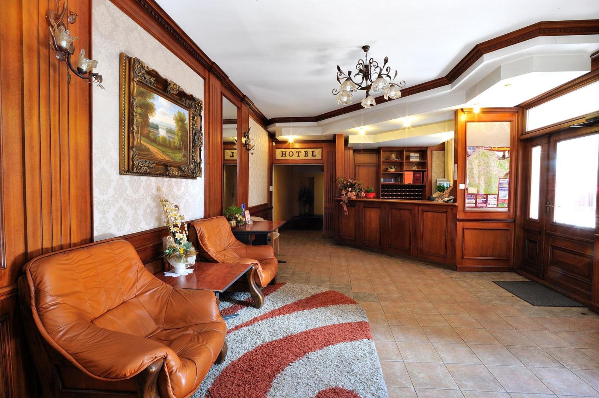 Hotel Restauracja Twist Кросно Экстерьер фото
