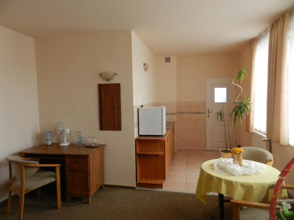 Hotel Restauracja Twist Кросно Номер фото
