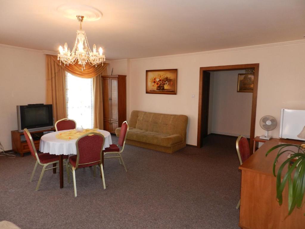 Hotel Restauracja Twist Кросно Номер фото